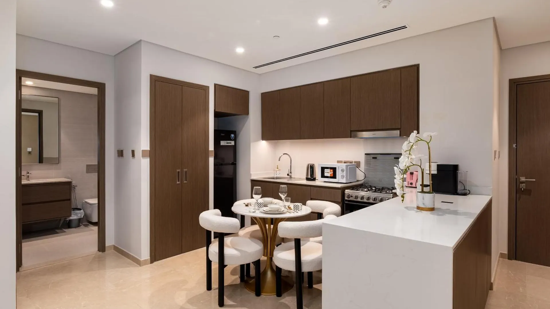 Neyazi Homes - Elegant 1Br Apartment In Grande, Downtown, Dubai