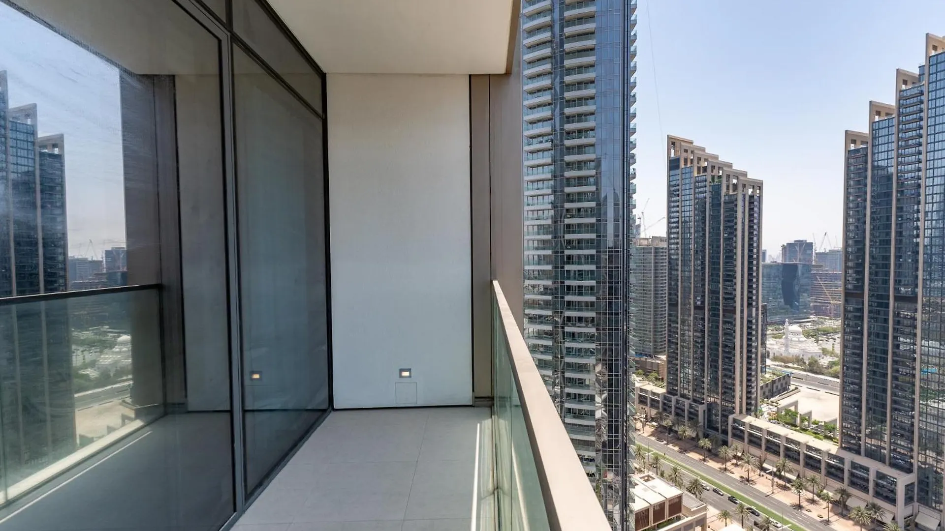 Neyazi Homes - Elegant 1Br Apartment In Grande, Downtown, Dubai