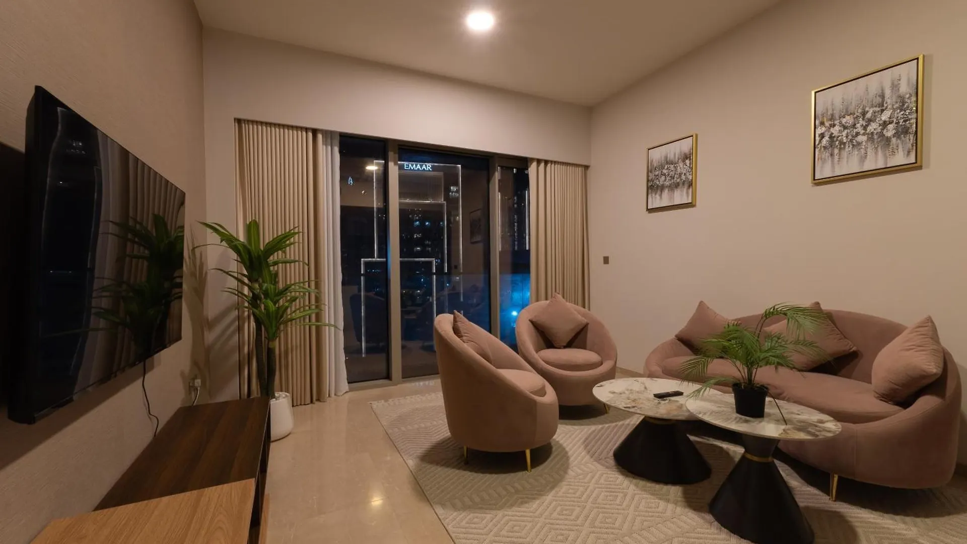 Neyazi Homes - Elegant 1Br Apartment In Grande, Downtown, Dubai