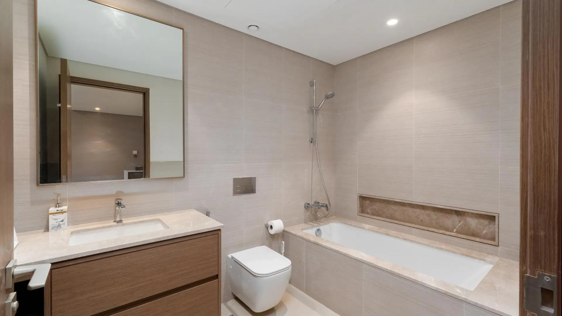 Neyazi Homes - Elegant 1Br Apartment In Grande, Downtown, Dubai United Arab Emirates