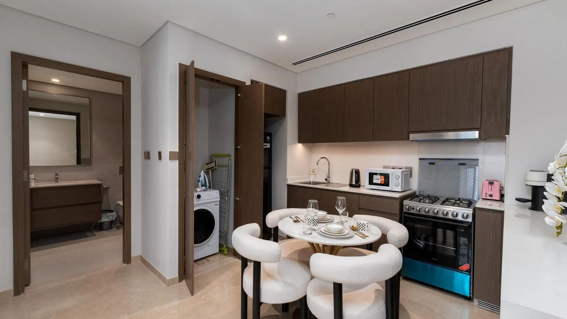 Neyazi Homes - Elegant 1Br Apartment In Grande, Downtown, Dubai