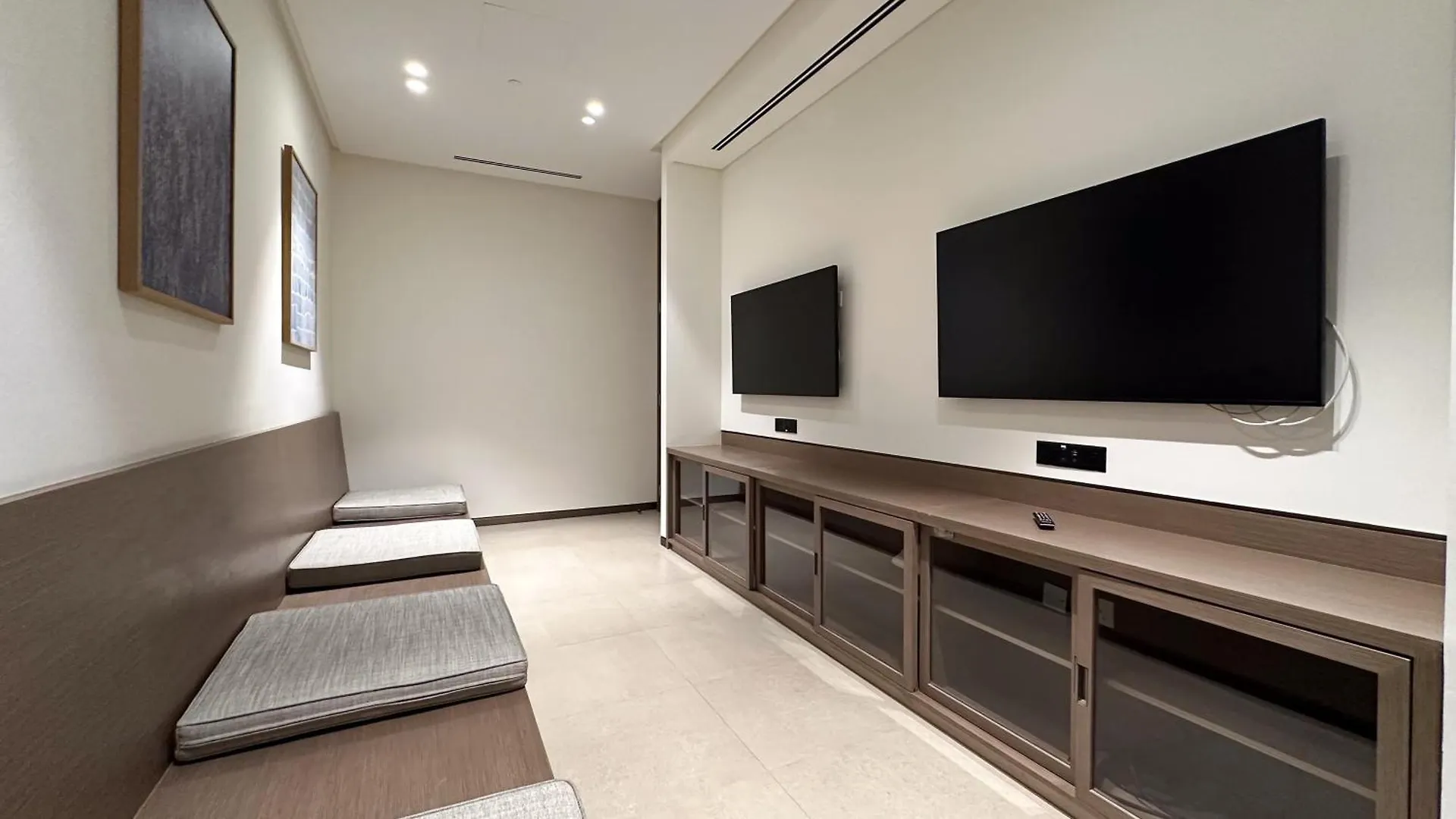 Neyazi Homes - Elegant 1Br Apartment In Grande, Downtown, Dubai 0*,